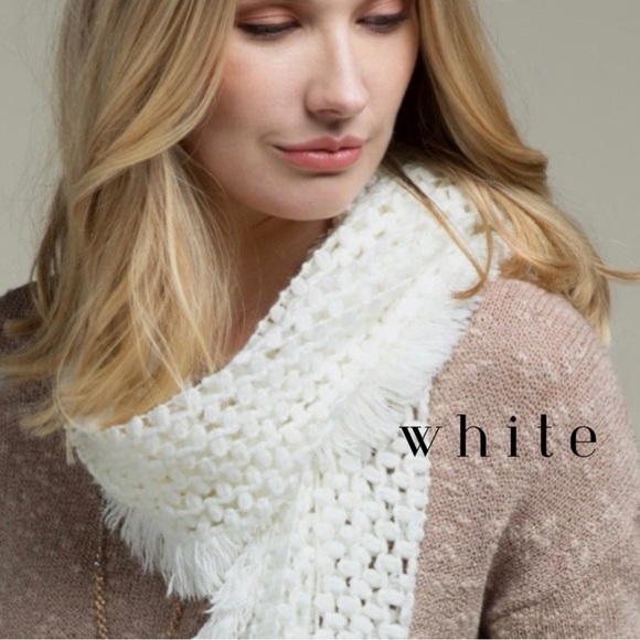 🍁 New Fall/Winter🍁White Knit Weave Tassel
Scarf - Picture 2 of 2